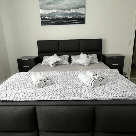 Sweet Apartment *
